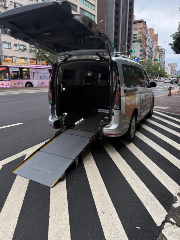 樂馨無障礙接送車輪椅坡道實景