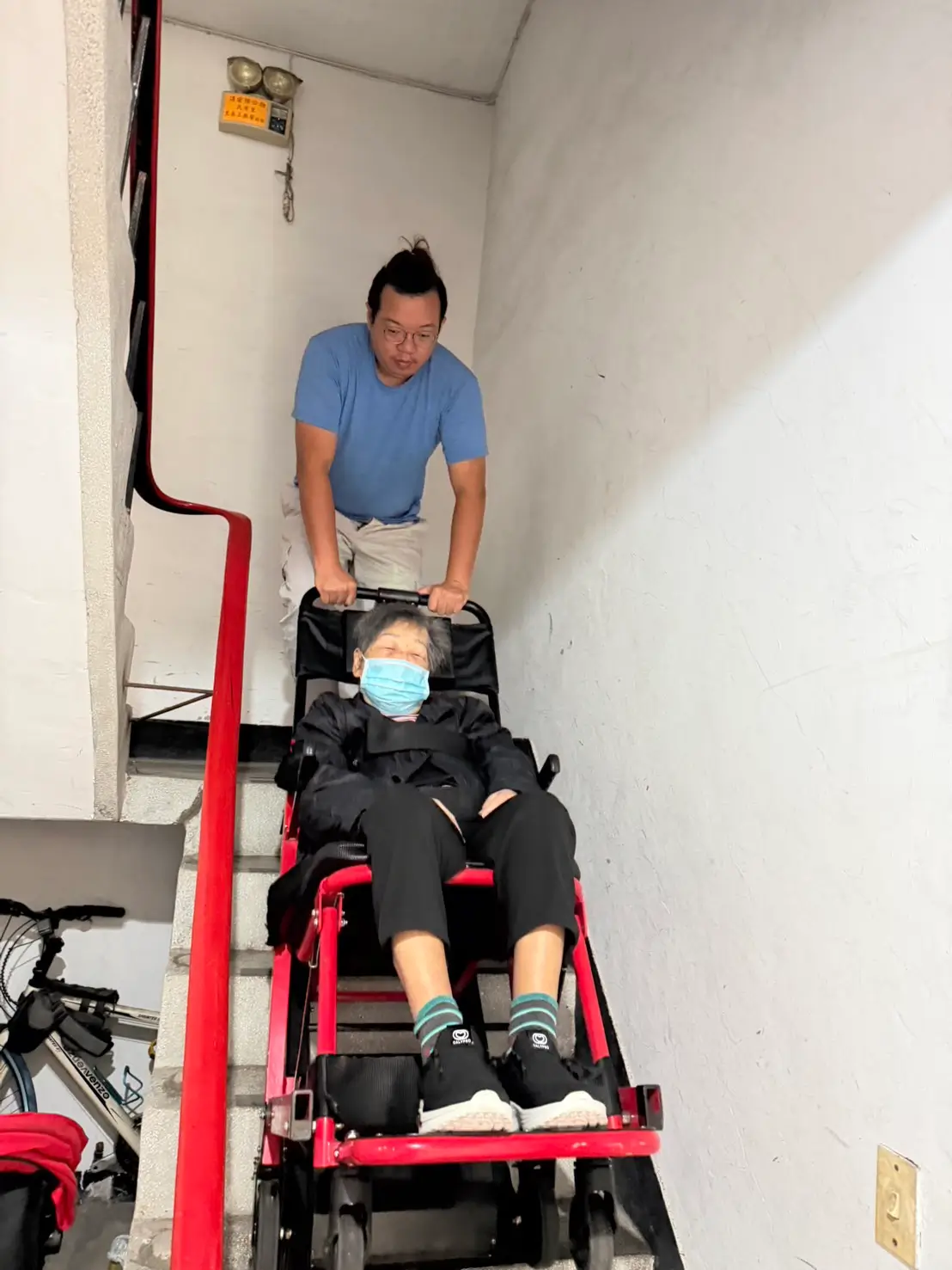 樂馨爬梯機上下樓服務實際案例二